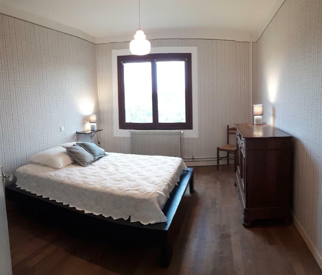 Grand Gite Maison D Alice Auvergne - 15 Personnes Saint-Bonnet-les-Quarts Exterior foto